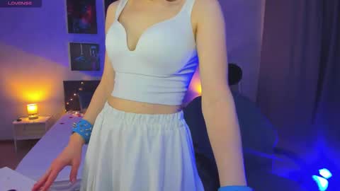 Snapshot of little__isabel chatting on February 25, 2026, 1:37 am Isabel online show from February 25, 2026, 1:37 am