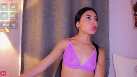 Snapshot of little_caprice_x chatting on September 22, 2025, 8:00 pm Ana online show from September 22, 2025, 8:00 pm