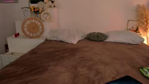 little_clare_ online show from March 24, 2026, 8:52 am