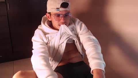 Snapshot of little_daniell chatting on November 15, 2025, 4:43 am Daniel online show from November 15, 2025, 4:43 am