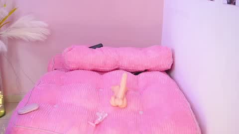 Snapshot of little_effy18_ chatting on December 14, 2024, 3:18 am Little Effy online show from December 14, 2024, 3:18 am