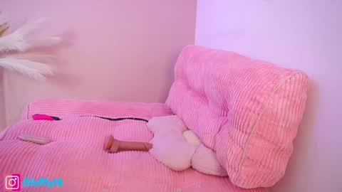 Snapshot of little_effy18_ chatting on December 18, 2024, 5:59 am Little Effy online show from December 18, 2024, 5:59 am