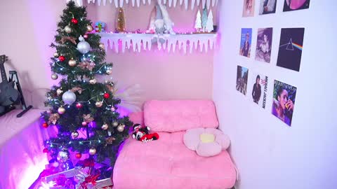 Snapshot of little_effy18_ chatting on December 20, 2024, 2:52 am Little Effy online show from December 20, 2024, 2:52 am