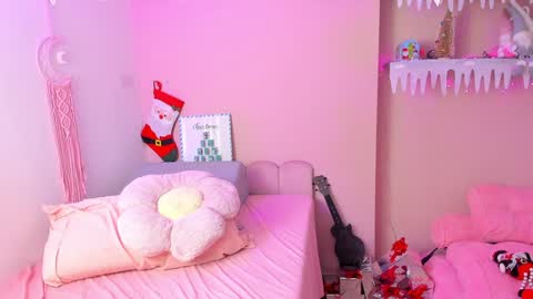 Snapshot of little_effy18_ chatting on December 22, 2024, 5:23 am Little Effy online show from December 22, 2024, 5:23 am