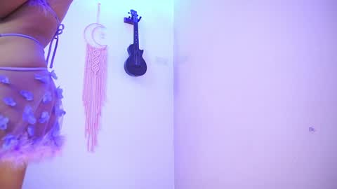 Snapshot of little_effy18_ chatting on February 7, 2025, 8:42 pm Little Effy online show from February 7, 2025, 8:42 pm