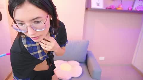 Snapshot of little_effy18_ chatting on March 1, 2025, 9:15 pm Little Effy online show from March 1, 2025, 9:15 pm