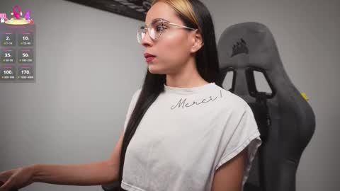 Help me reach 100 likes online show from November 11, 2025, 7:14 pm