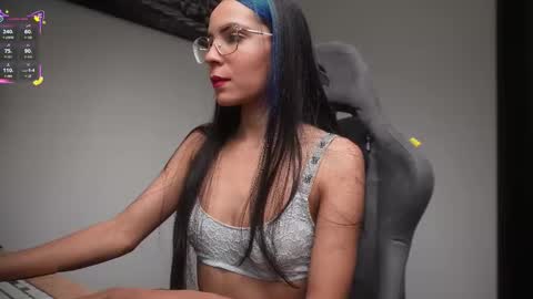 Snapshot of little_eli chatting on February 9, 2026, 7:07 pm Help me reach 100 likes online show from February 9, 2026, 7:07 pm