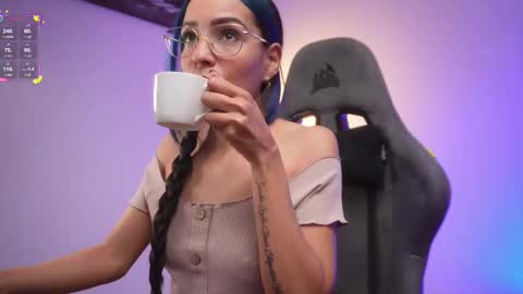 Snapshot of little_eli chatting on February 11, 2026, 7:08 pm Help me reach 100 likes online show from February 11, 2026, 7:08 pm