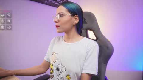 Snapshot of little_eli chatting on February 18, 2026, 7:10 pm Help me reach 100 likes online show from February 18, 2026, 7:10 pm