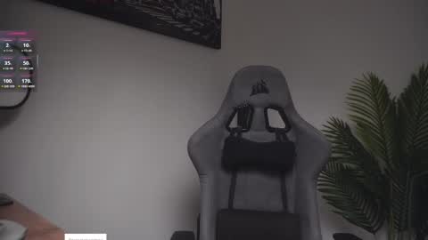 Snapshot of little_eli chatting on February 22, 2026, 7:12 pm Help me reach 100 likes online show from February 22, 2026, 7:12 pm