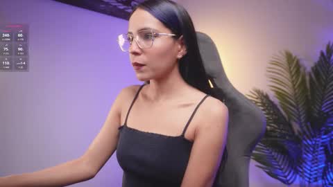 Snapshot of little_eli chatting on February 23, 2026, 7:11 pm Help me reach 100 likes online show from February 23, 2026, 7:11 pm