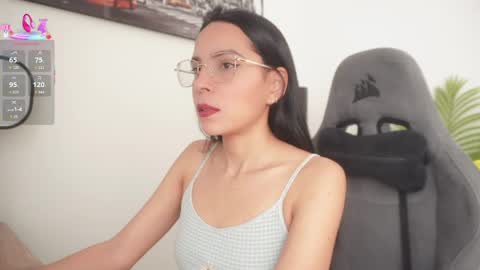 Snapshot of little_eli chatting on May 9, 2026, 7:19 pm Help me reach 100 likes online show from May 9, 2026, 7:19 pm