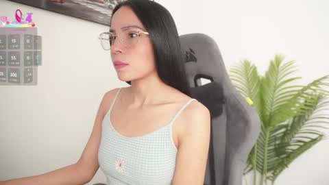 Snapshot of little_eli chatting on May 23, 2026, 7:07 pm Help me reach 100 likes online show from May 23, 2026, 7:07 pm
