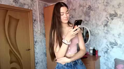 Viiola online show from October 16, 2025, 4:24 am