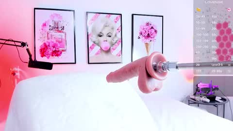 little_ivonne online show from November 7, 2025, 9:26 pm