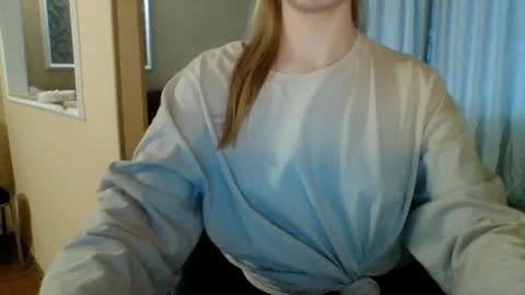 Snapshot of little_mariaa chatting on November 8, 2025, 12:49 pm Maria online show from November 8, 2025, 12:49 pm