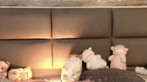 little_mayy online show from February 10, 2026, 12:20 pm