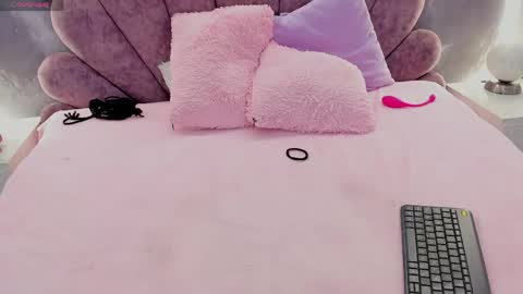 Snapshot of little_melanie chatting on April 19, 2026, 6:10 pm little_melanie online show from April 19, 2026, 6:10 pm