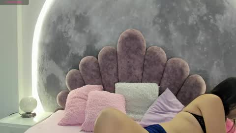 Snapshot of little_melanie chatting on May 4, 2026, 6:48 pm little_melanie online show from May 4, 2026, 6:48 pm