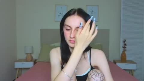 little_mollee online show from September 25, 2025, 9:18 pm