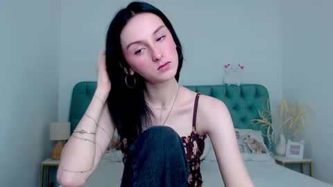 little_mollee online show from October 8, 2025, 9:01 pm