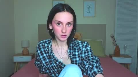 little_mollee online show from October 10, 2025, 2:38 pm