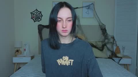 little_mollee online show from October 28, 2025, 8:55 pm