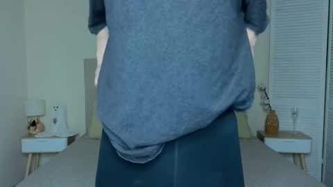 little_mollee online show from November 10, 2025, 9:47 pm