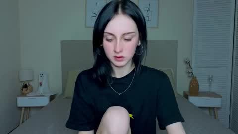 little_mollee online show from November 11, 2025, 9:48 pm