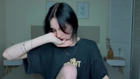 little_mollee online show from November 12, 2025, 10:09 pm