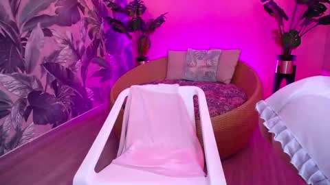 Paulette online show from November 8, 2025, 1:33 pm