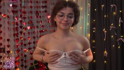Snapshot of little_poetry chatting on February 16, 2026, 10:28 pm Kiki online show from February 16, 2026, 10:28 pm