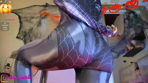 Snapshot of little_red_18 chatting on October 29, 2025, 5:14 pm Eva online show from October 29, 2025, 5:14 pm