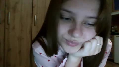little_shygirl_ online show from November 3, 2025, 2:57 am