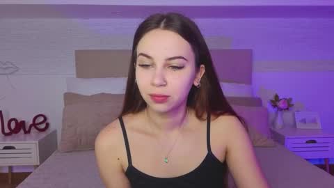 little_siin online show from November 25, 2025, 8:03 am