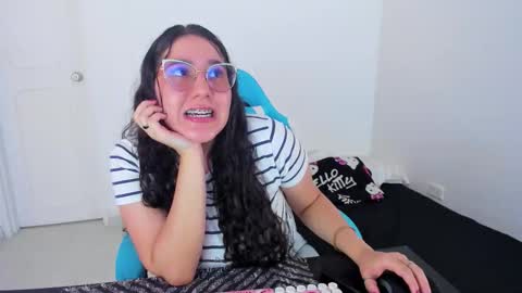 Snapshot of little_sparkles_0f_l0v3 chatting on November 22, 2025, 7:57 pm Laire online show from November 22, 2025, 7:57 pm