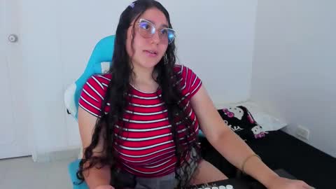 Snapshot of little_sparkles_0f_l0v3 chatting on November 23, 2025, 6:41 pm Laire online show from November 23, 2025, 6:41 pm