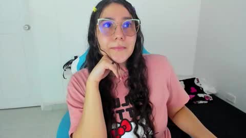 Snapshot of little_sparkles_0f_l0v3 chatting on November 24, 2025, 11:04 pm Laire online show from November 24, 2025, 11:04 pm