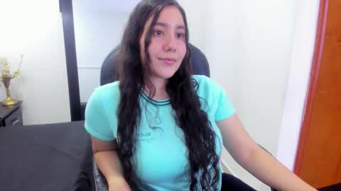 Snapshot of little_sparkles_0f_l0v3 chatting on December 13, 2025, 9:42 pm Laire online show from December 13, 2025, 9:42 pm