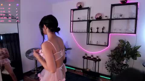 Snapshot of little_xioo chatting on December 13, 2025, 8:47 pm Xiom online show from December 13, 2025, 8:47 pm