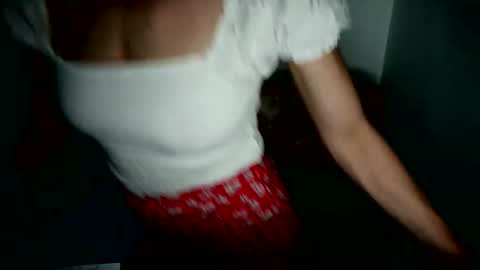 Snapshot of littleaura chatting on April 26, 2026, 6:38 pm LittleAura online show from April 26, 2026, 6:38 pm