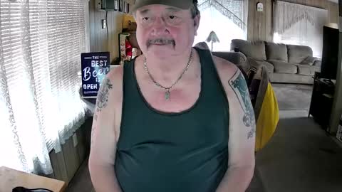 Snapshot of littled83057 chatting on October 3, 2025, 5:43 pm Littled83057 online show from October 3, 2025, 5:43 pm