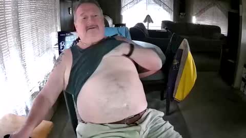 Snapshot of littled83057 chatting on November 18, 2025, 7:18 pm Littled83057 online show from November 18, 2025, 7:18 pm