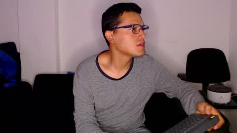 Manu online show from December 17, 2025, 2:39 am