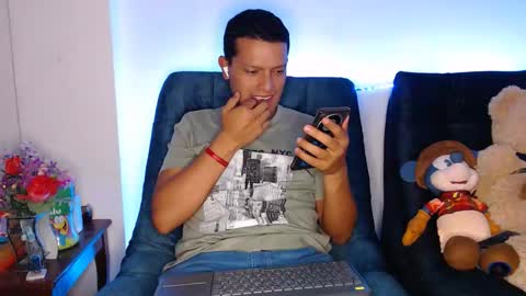 Snapshot of littledicklatin chatting on April 27, 2026, 2:53 am Manu online show from April 27, 2026, 2:53 am