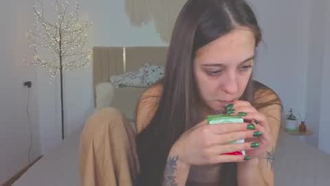 Lana online show from December 3, 2025, 8:12 am