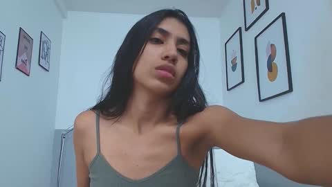 Snapshot of littlee_emilyy_ chatting on December 5, 2024, 12:22 pm Emily  online show from December 5, 2024, 12:22 pm