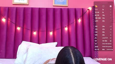 Snapshot of littlee_emilyy_ chatting on January 28, 2025, 5:54 am Emily  online show from January 28, 2025, 5:54 am