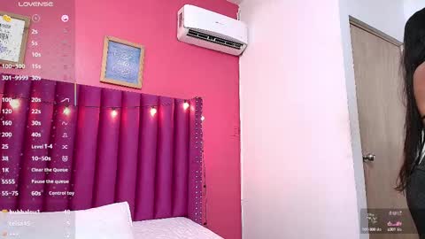 Snapshot of littlee_emilyy_ chatting on February 12, 2025, 3:07 am Emily  online show from February 12, 2025, 3:07 am